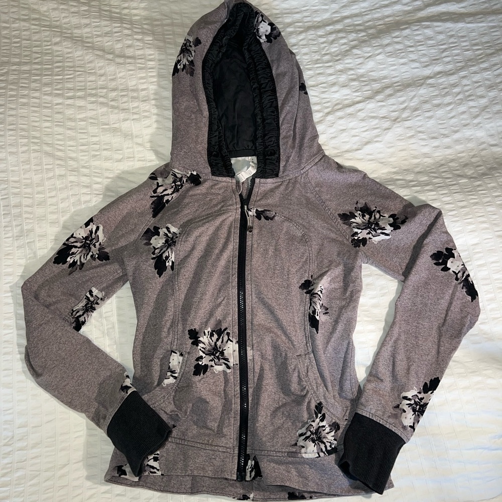 Lululemon grey full zip hoodie - size 8